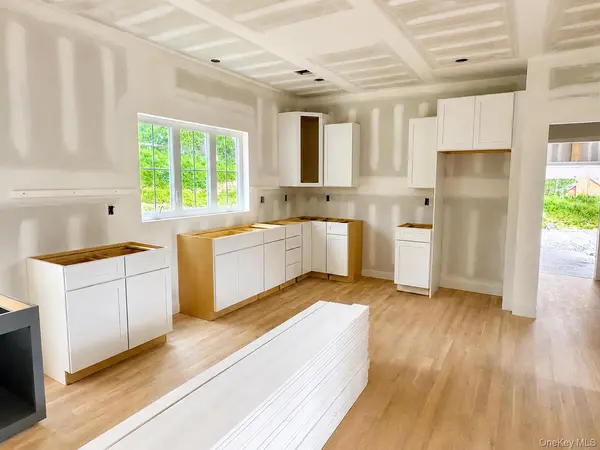 17 (LOT #32) Sunset LN, New Hampton, NY 10958