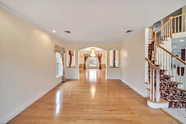 25 Charnwood DR, Suffern, NY 10901