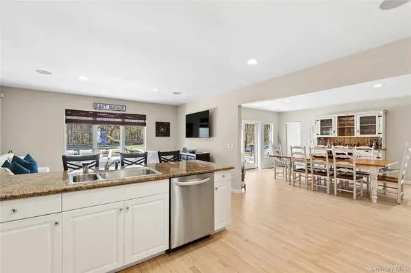 4 Polo Grounds LN, East Quogue, NY 11942