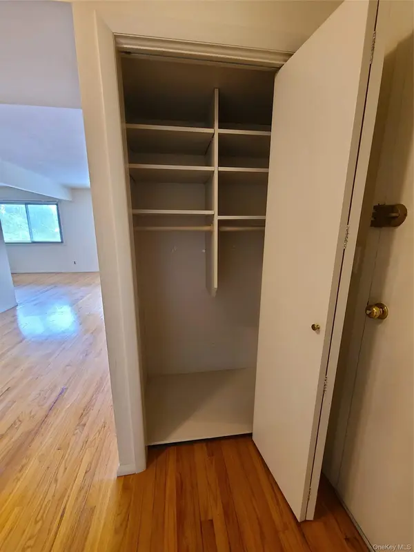 10 Oakwood TER #87, New Windsor, NY 12553
