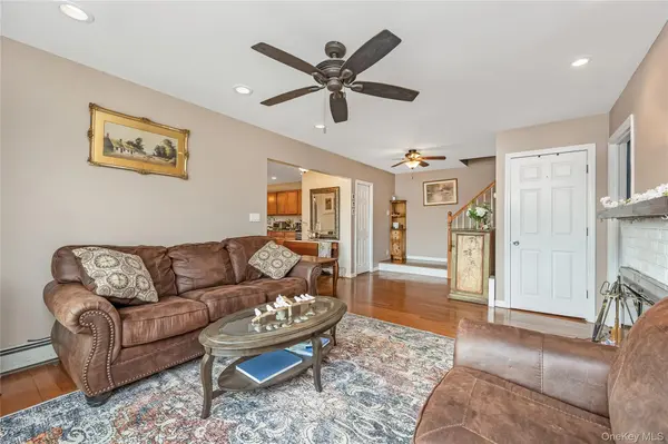 15 Bingham PL, Amityville, NY 11701
