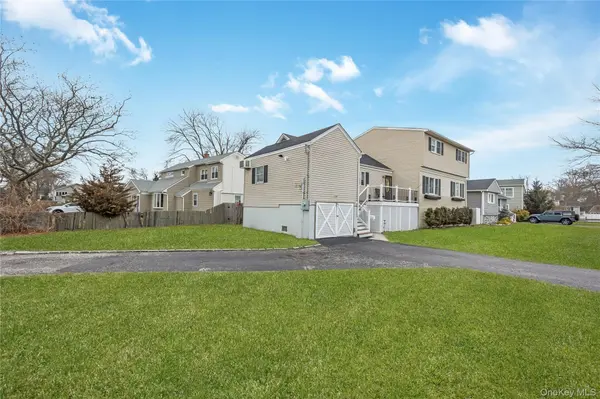 15 Bingham PL, Amityville, NY 11701