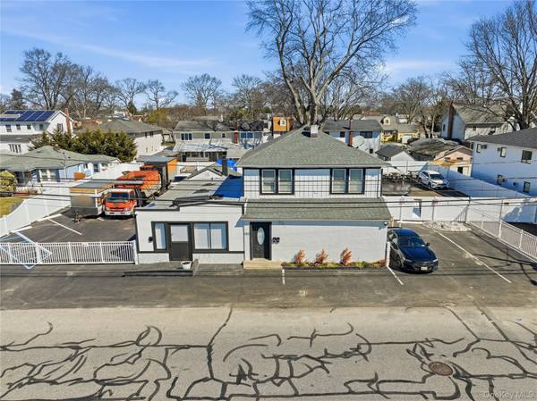 150 N Delaware AVE, Lindenhurst, NY 11757