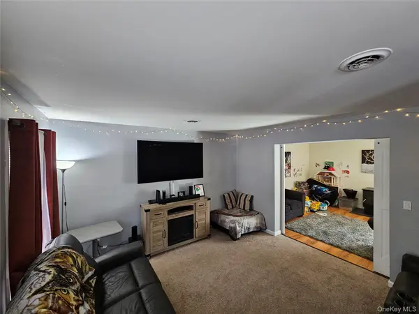 65 W Peenpack TRL, Sparrowbush, NY 12780