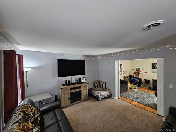 65 W Peenpack TRL, Sparrowbush, NY 12780