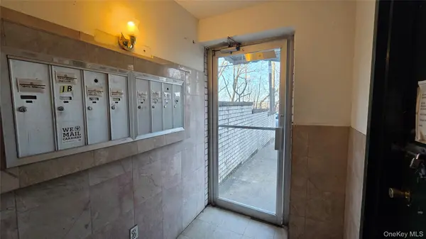76-18 Grand Central Pkwy, Forest Hills, NY 11375