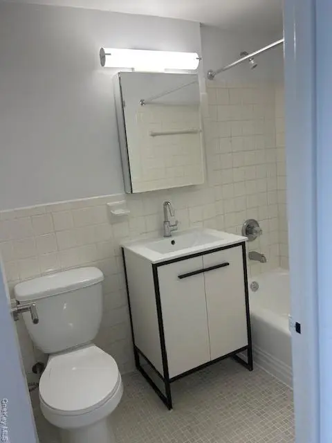 3121 Middletown RD #8J, Bronx, NY 10461