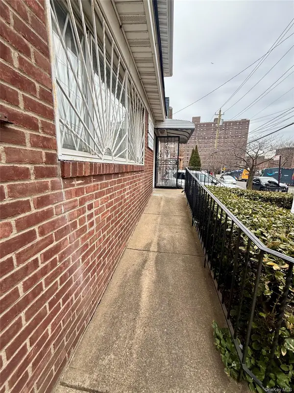 220 Beach 20th ST, Far Rockaway, NY 11691