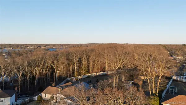 Cherokee ST, Ronkonkoma, NY 11779