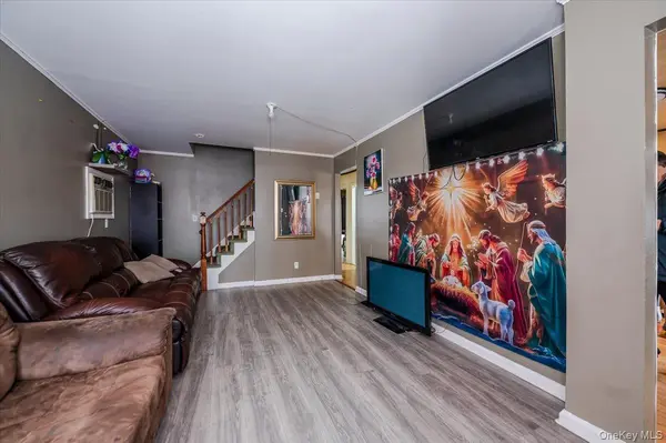 21 Oak AVE, Inwood, NY 11096