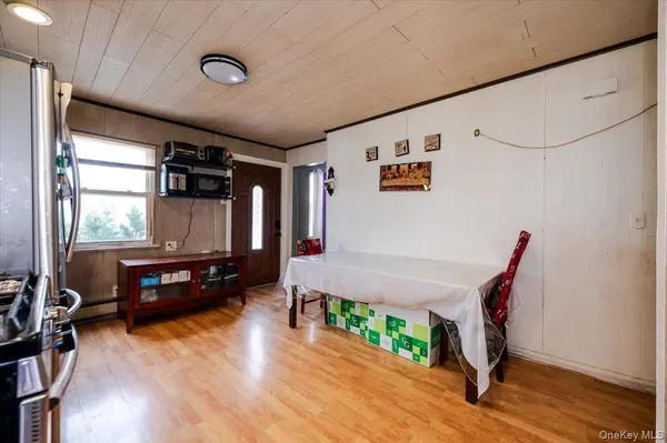 21 Oak AVE, Inwood, NY 11096