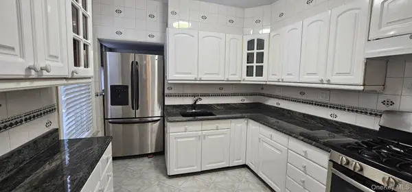 9317 123rd ST, Richmond Hill, NY 11419