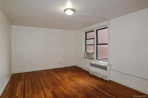 8720 175th ST #3J, Jamaica, NY 11432
