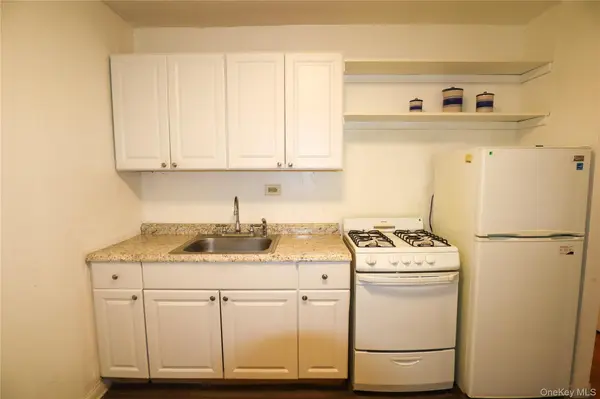 8720 175th ST #3J, Jamaica, NY 11432