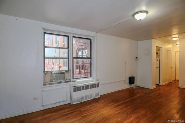 8720 175th ST #3J, Jamaica, NY 11432