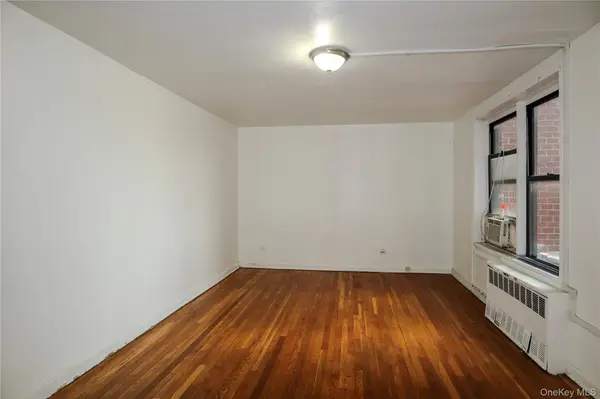 8720 175th ST #3J, Jamaica, NY 11432