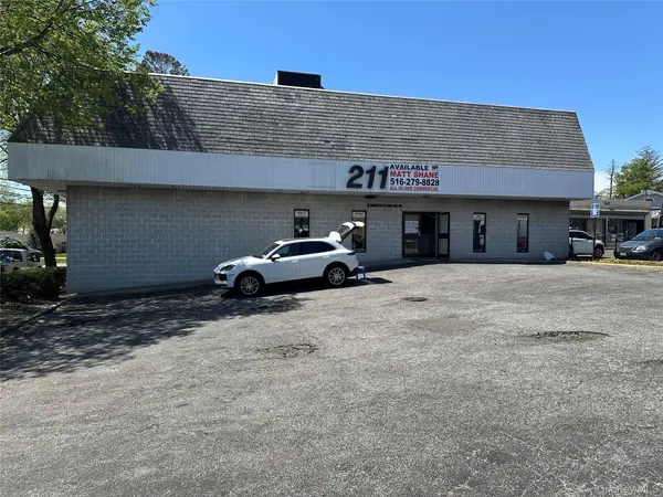 211 Depot RD, Huntington Station, NY 11746
