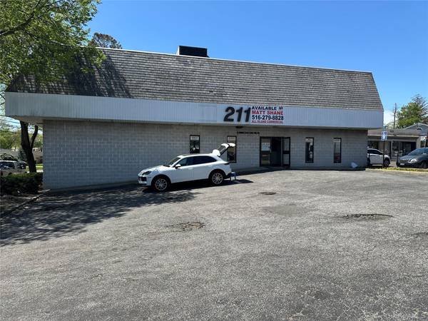 211 Depot RD, Huntington Station, NY 11746