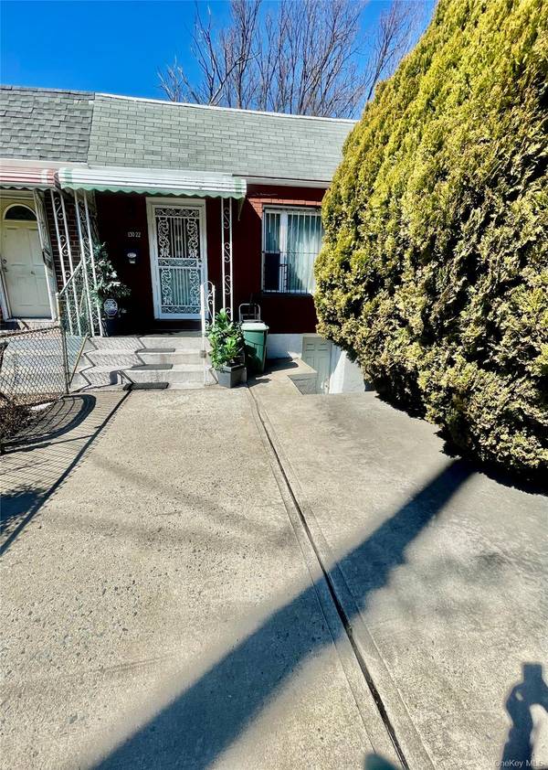 13022 Springfield BLVD, Springfield Gardens, NY 11413