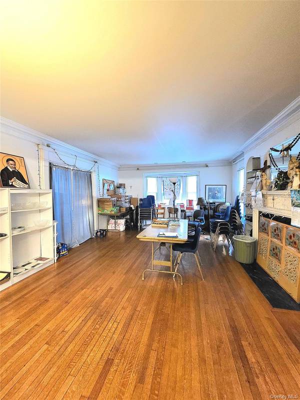 1379 Noel AVE, Hewlett, NY 11557