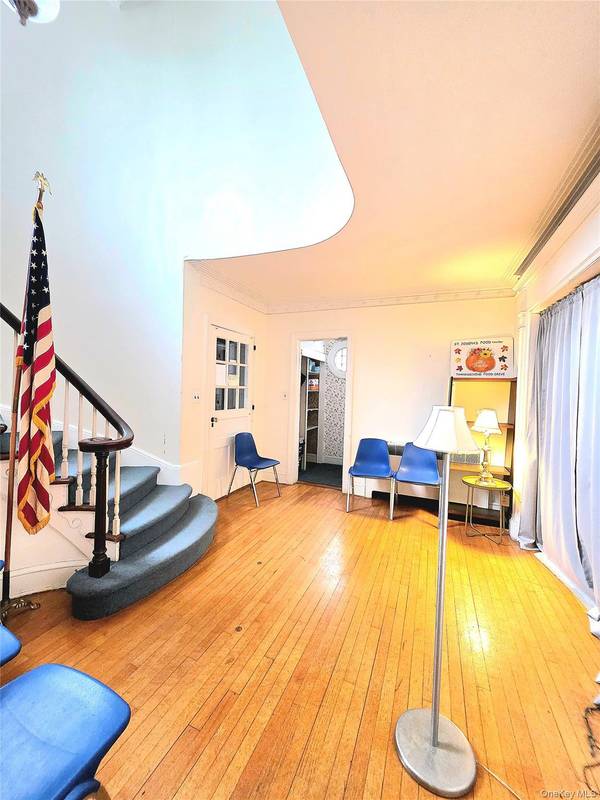1379 Noel AVE, Hewlett, NY 11557