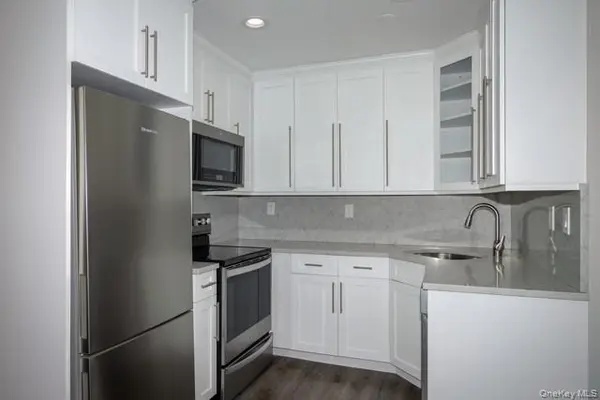 105 Lincoln AVE #M, Sayville, NY 11782