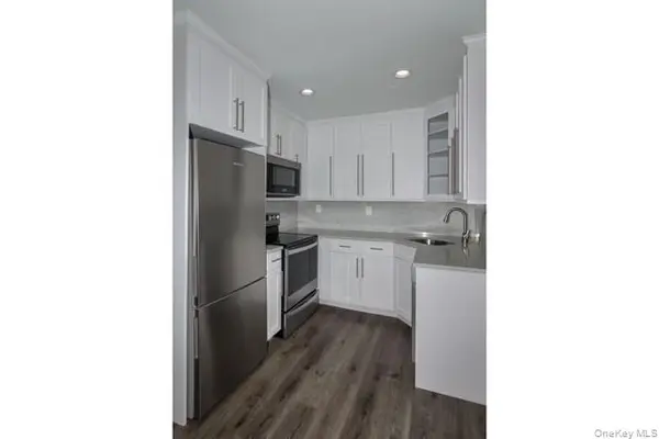 105 Lincoln AVE #M, Sayville, NY 11782