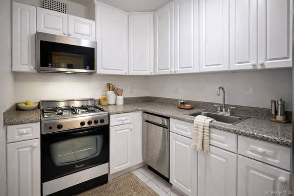 100-25 Queens BLVD #5G, Forest Hills, NY 11375