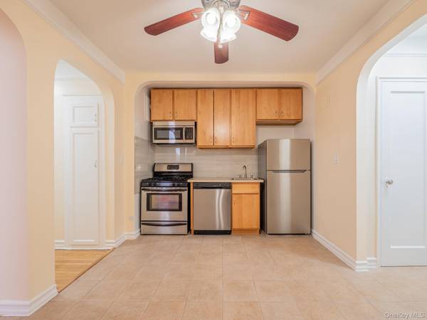 64-85 Saunders ST #A9, Rego Park, NY 11375