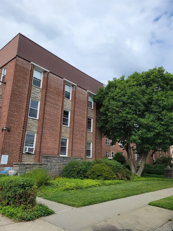 38-24 213th ST, Bayside, NY 11361