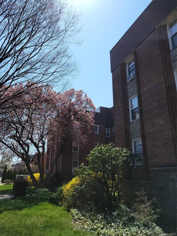 38-24 213th ST, Bayside, NY 11361