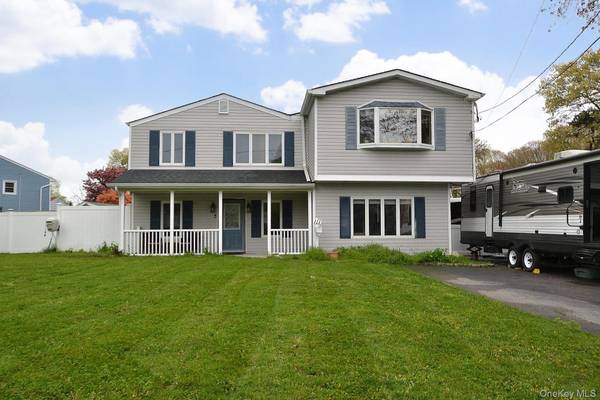 111 Fuller AVE, Islip, NY 11751