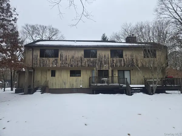 9 Haney CT, Manorville, NY 11949