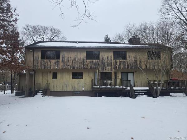 9 Haney CT, Manorville, NY 11949