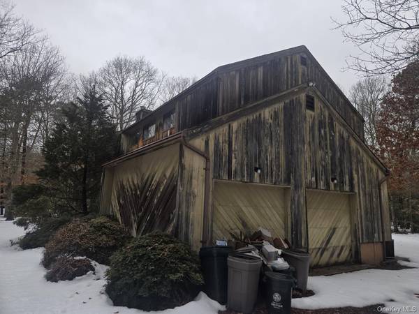 9 Haney CT, Manorville, NY 11949
