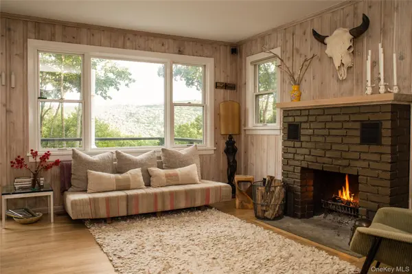 55 Nordic DR, Woodstock, NY 12498