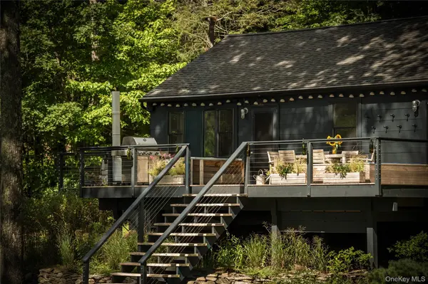 55 Nordic DR, Woodstock, NY 12498