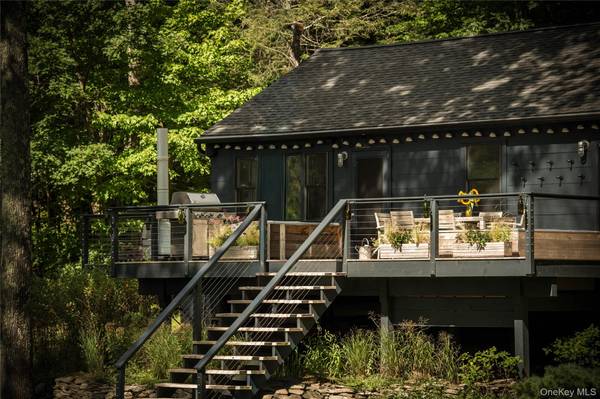 55 Nordic DR, Woodstock, NY 12498