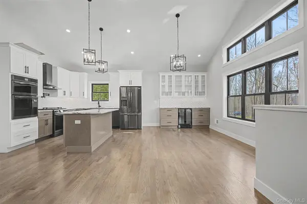 93 York RD, Bloomingburg, NY 12721