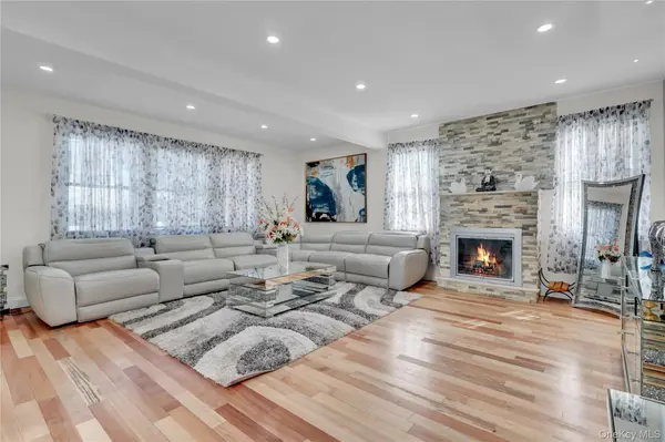 26 Hilbert ST, Hempstead, NY 11550