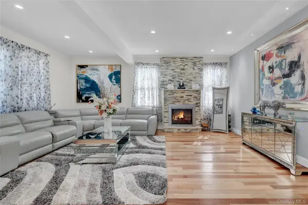 26 Hilbert ST, Hempstead, NY 11550