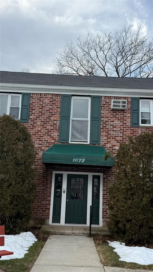 1072 Fenwood DR #4, Valley Stream, NY 11580