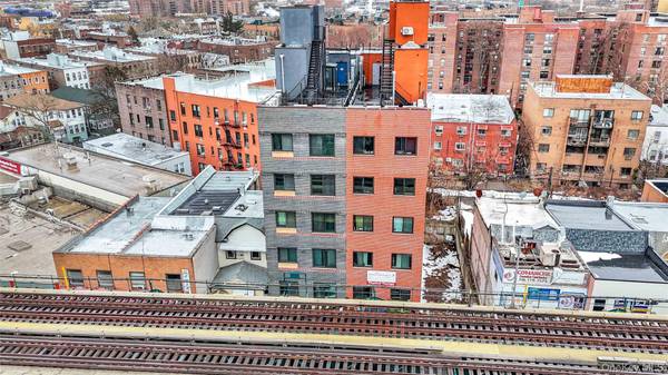 65-27 Roosevelt Ave, Woodside, NY 11377