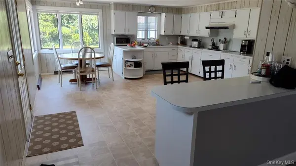 1 Washington AVE, Hampton Bays, NY 11946