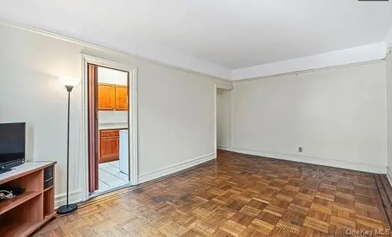 15517 Sanford AVE #2E, Flushing, NY 11355