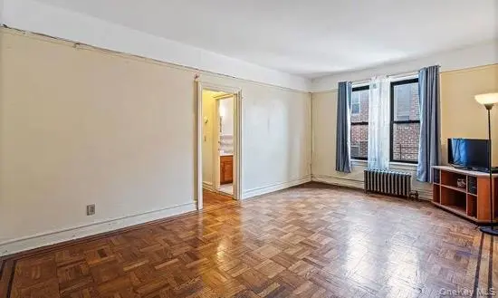 15517 Sanford AVE #2E, Flushing, NY 11355