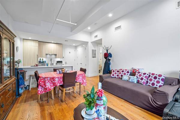 850 Metropolitan AVE #1E, Brooklyn, NY 11211