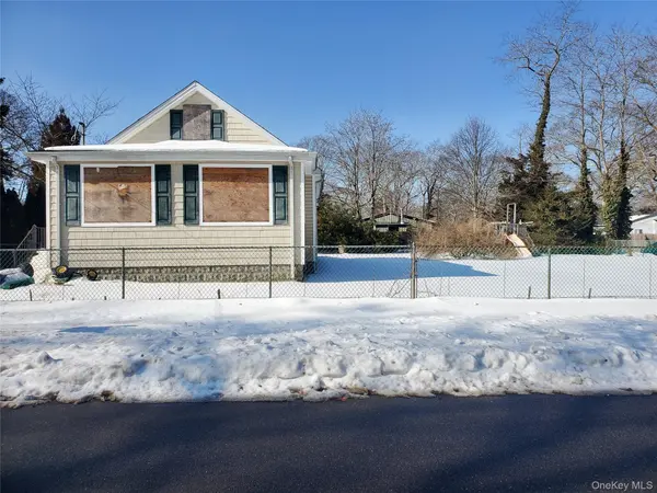 30 Franklin AVE, Mastic, NY 11950