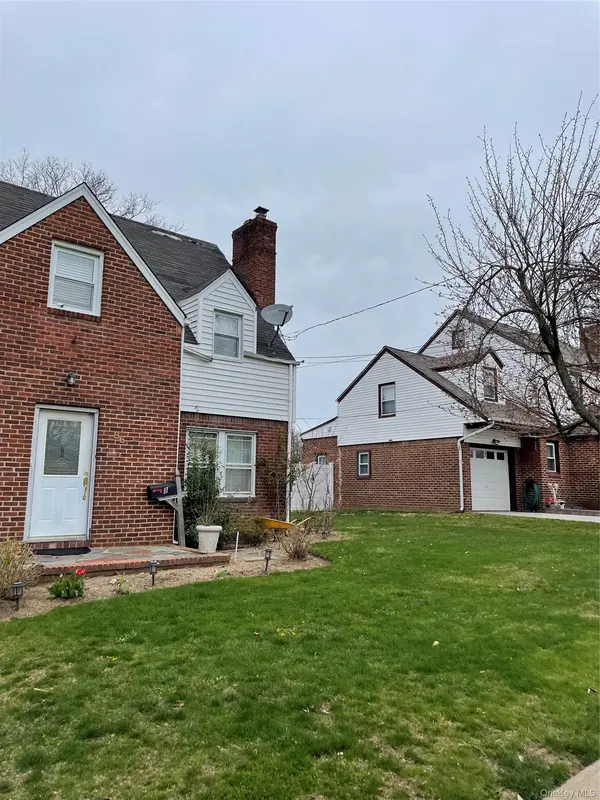 86 W Clinton AVE, Roosevelt, NY 11575