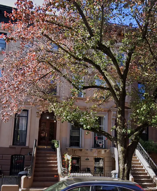138 Saint James PL, Brooklyn, NY 11238